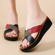 Korvalie - Bunte Slipper mit Keilabsatz