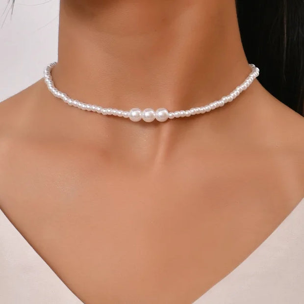 Ivy - Collier ras du cou élégant avec grand pendentif en cristal perlé