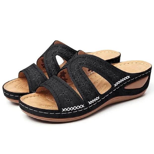 Giselotte - Bestickte Komfort-Sandalen mit Keilsohle