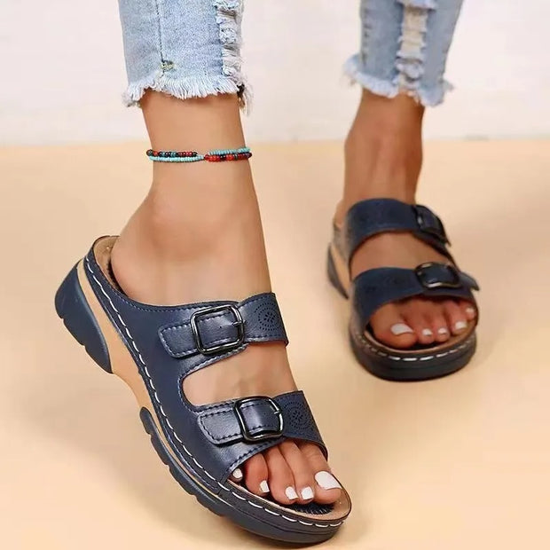 Korvalie - Komfortsandalen mit Doppelriemen und Schnalle