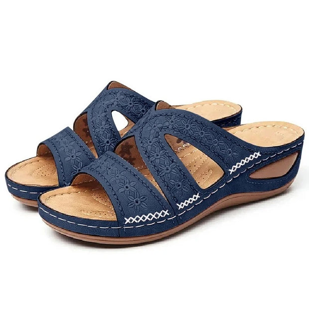 Giselotte - Bestickte Komfort-Sandalen mit Keilsohle