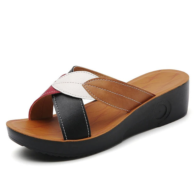 Korvalie - Bunte Slipper mit Keilabsatz