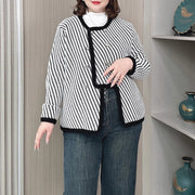 Magdalena – Elegante Bouclé-Jacke mit asymmetrischem Verschluss