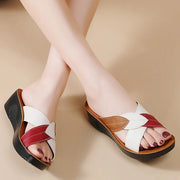 Korvalie - Bunte Slipper mit Keilabsatz