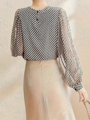 Alessia – Elegante Chiffonbluse mit grafischem Muster