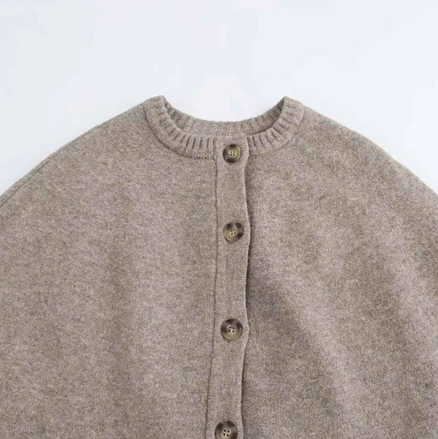Edeltraud - Eleganter Knopf-Umhang