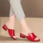 Hildegard – Elegante Pantoletten mit glänzendem Finish