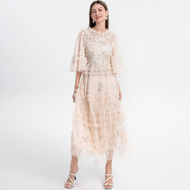 Agathe – Elegantes Spitzenkleid mit Blumenstickerei