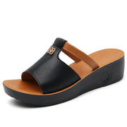 Korvalie - Minimalistische Sandalen mit Riemenmix