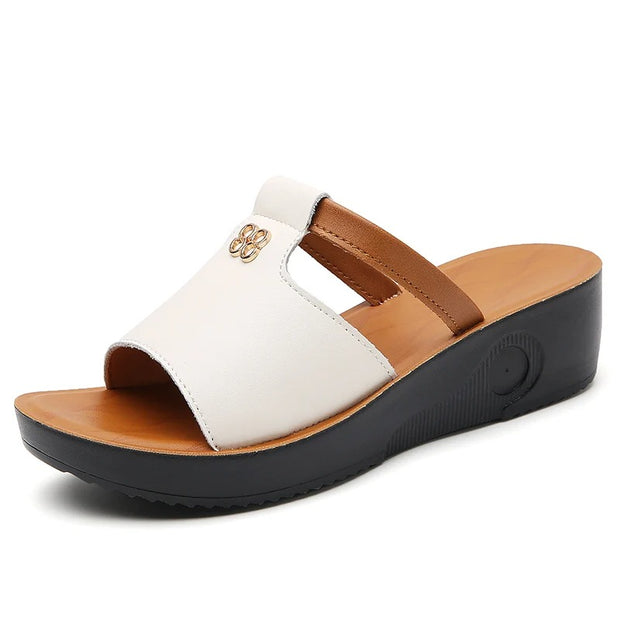 Korvalie - Minimalistische Sandalen mit Riemenmix