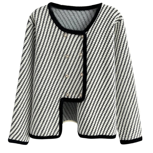 Magdalena – Elegante Bouclé-Jacke mit asymmetrischem Verschluss