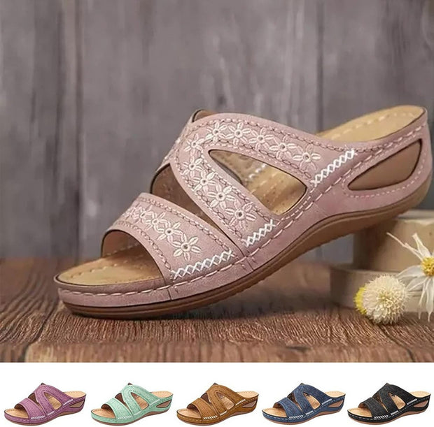 Giselotte - Bestickte Komfort-Sandalen mit Keilsohle