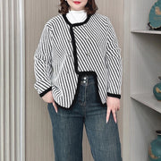 Magdalena – Elegante Bouclé-Jacke mit asymmetrischem Verschluss