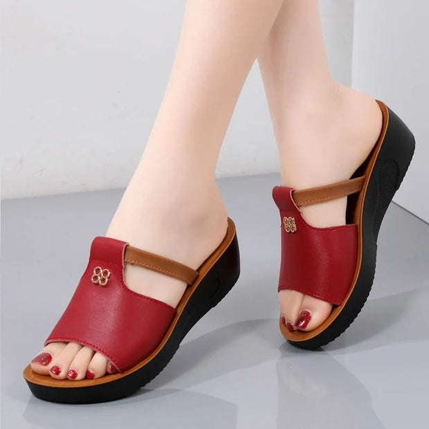 Korvalie - Minimalistische Sandalen mit Riemenmix