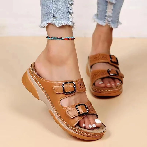 Korvalie - Komfortsandalen mit Doppelriemen und Schnalle