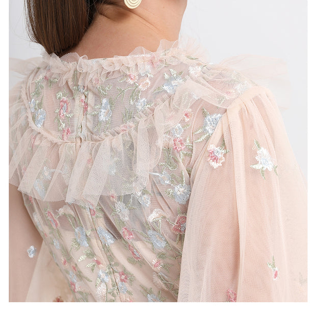 Agathe – Elegantes Spitzenkleid mit Blumenstickerei