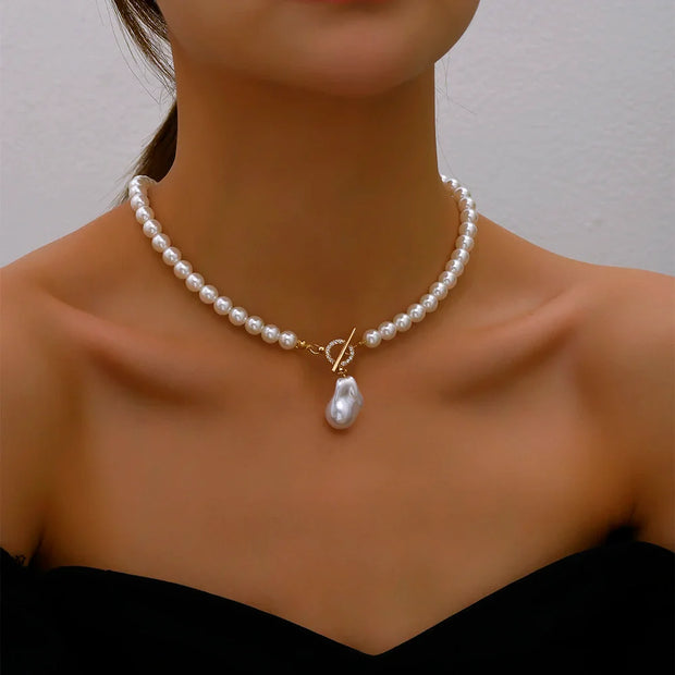 Ivy - Collier ras du cou élégant avec grand pendentif en cristal perlé