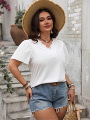 Alessia – Feminine Bluse mit floraler Spitze
