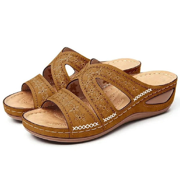 Giselotte - Bestickte Komfort-Sandalen mit Keilsohle