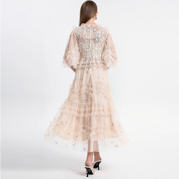 Agathe – Elegantes Spitzenkleid mit Blumenstickerei