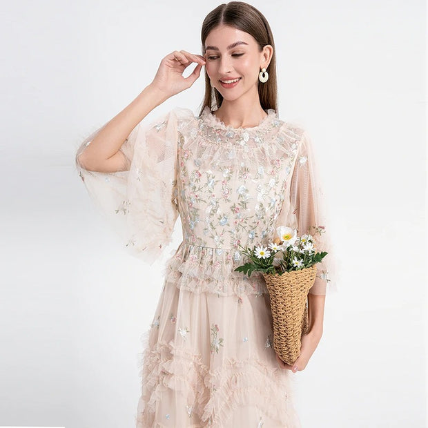 Agathe – Elegantes Spitzenkleid mit Blumenstickerei