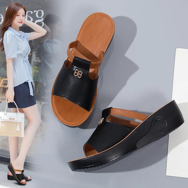 Korvalie - Minimalistische Sandalen mit Riemenmix