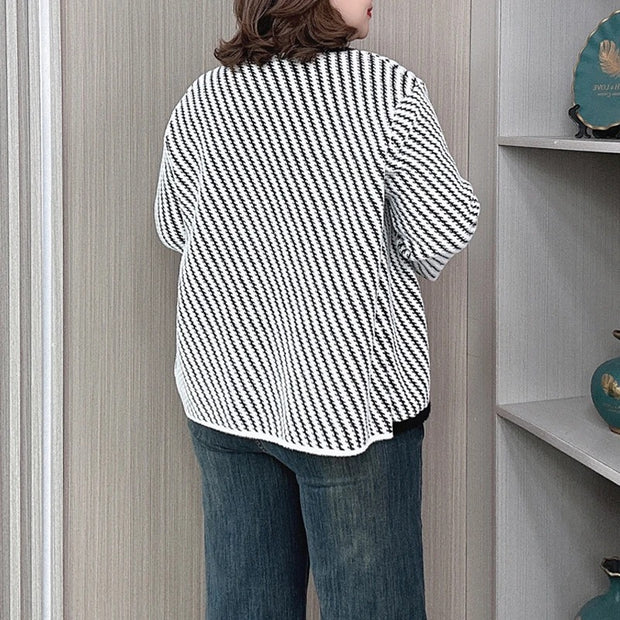 Magdalena – Elegante Bouclé-Jacke mit asymmetrischem Verschluss