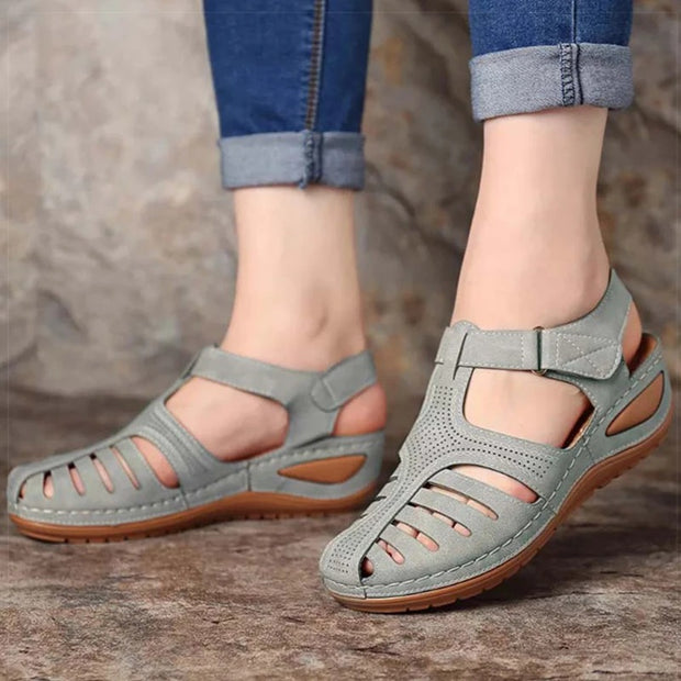 Korvalie - Geschlossene Sandalen mit Keilabsatz