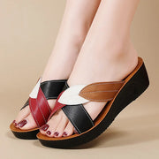 Korvalie - Bunte Slipper mit Keilabsatz