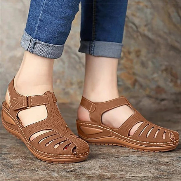 Korvalie - Geschlossene Sandalen mit Keilabsatz