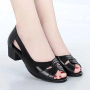 Hildegard – Elegante Peeptoe-Pumps mit Blockabsatz
