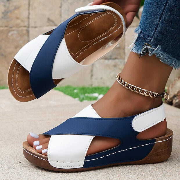 Korvalie - Keilsandalen mit Kreuzriemen-Design