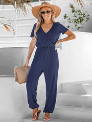 EMMA - Kurzärmeliger Jumpsuit mit V-Ausschnitt